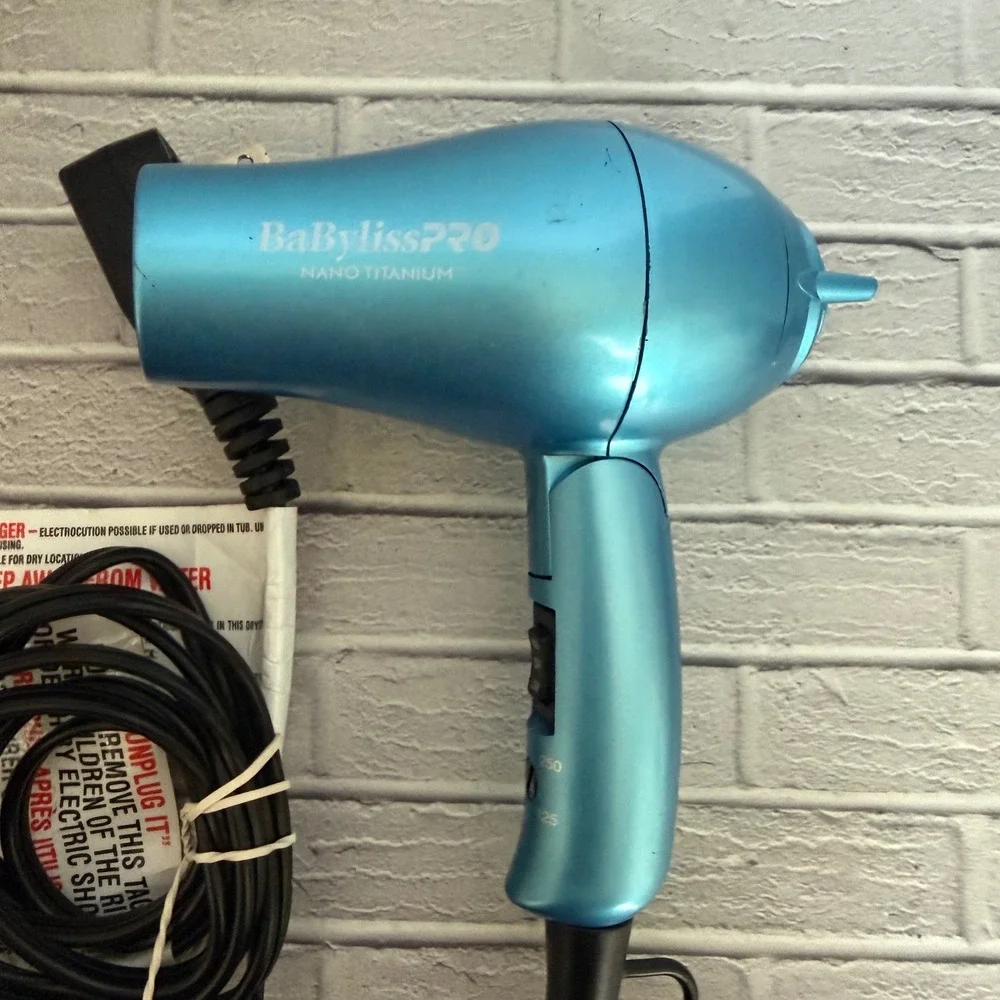 BaBylissPRO Nano Titanium Travel Dryer Blue 1000W Dual Voltage BNT053TUC